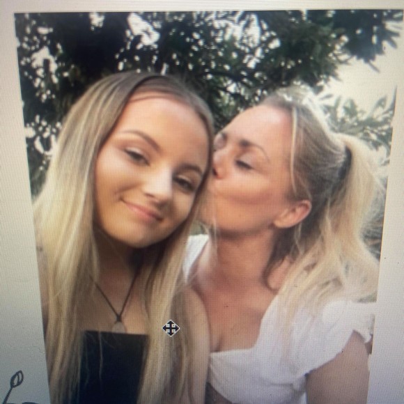 Meet your Posher, Simone - Picture 1 of 1